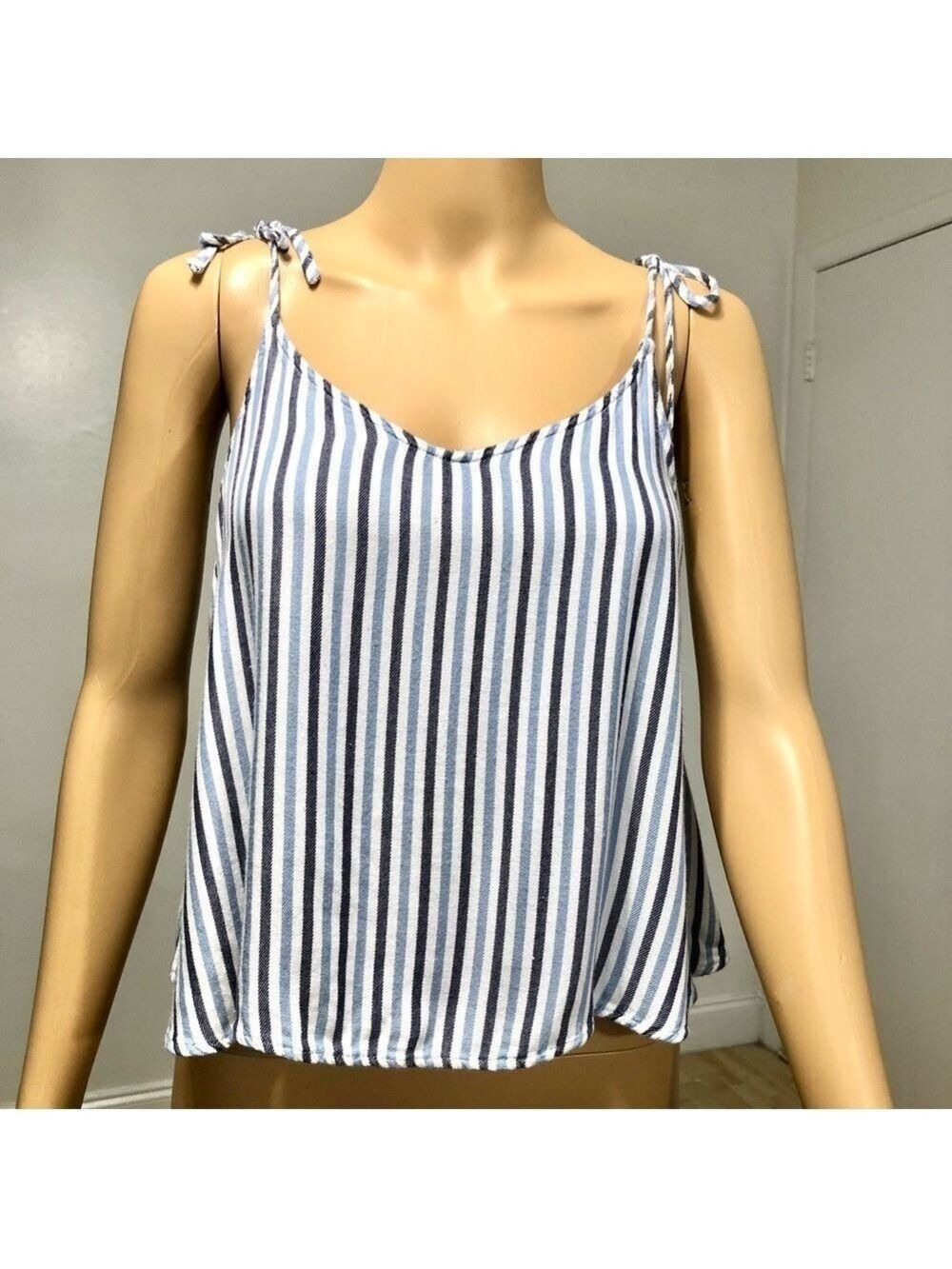 Forever 21 sleeveless top size M